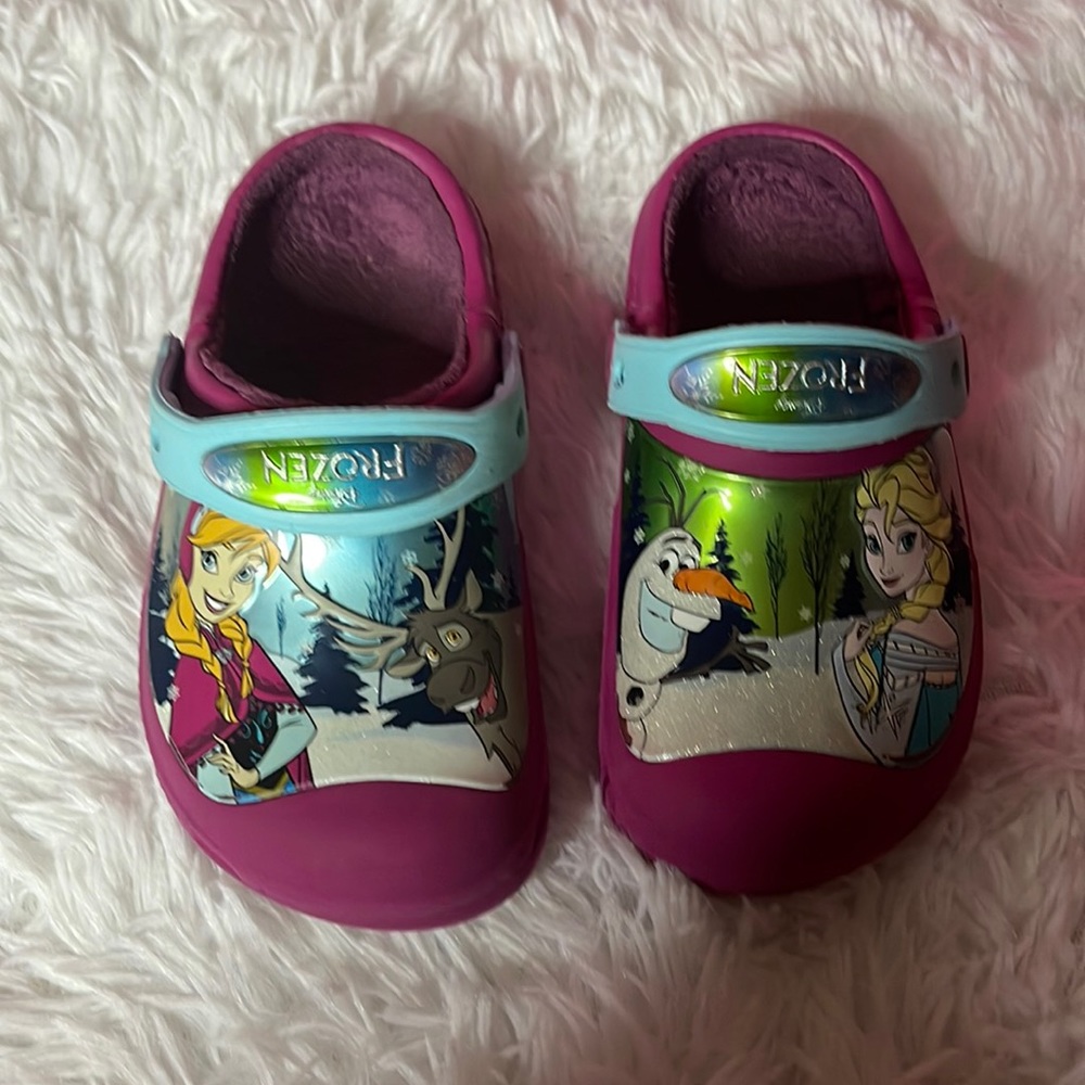 Disney Frozen Toddler/ Little Girls Magenta Crocs size 10